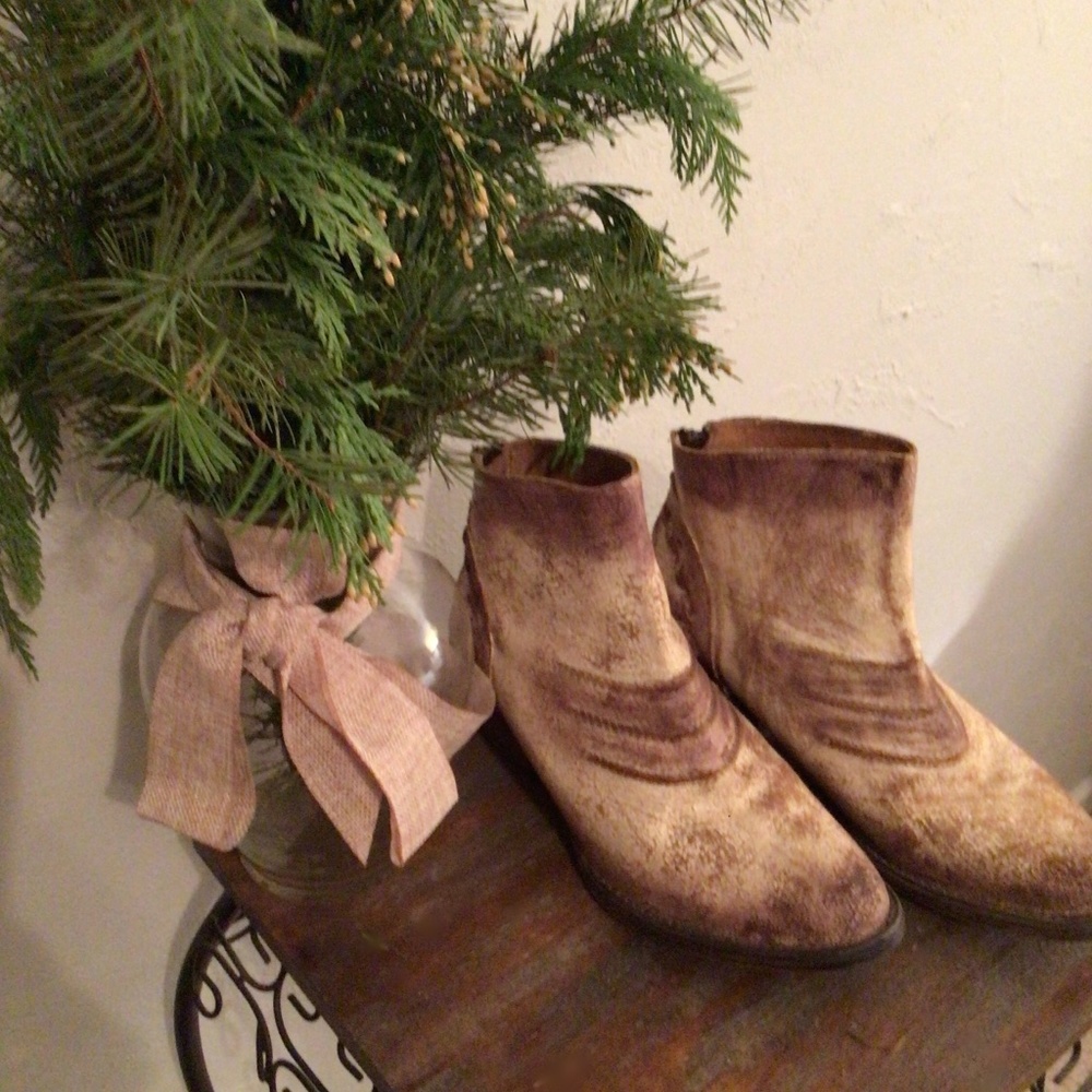 Circle G by Corral Distressed Western Ankle Boots